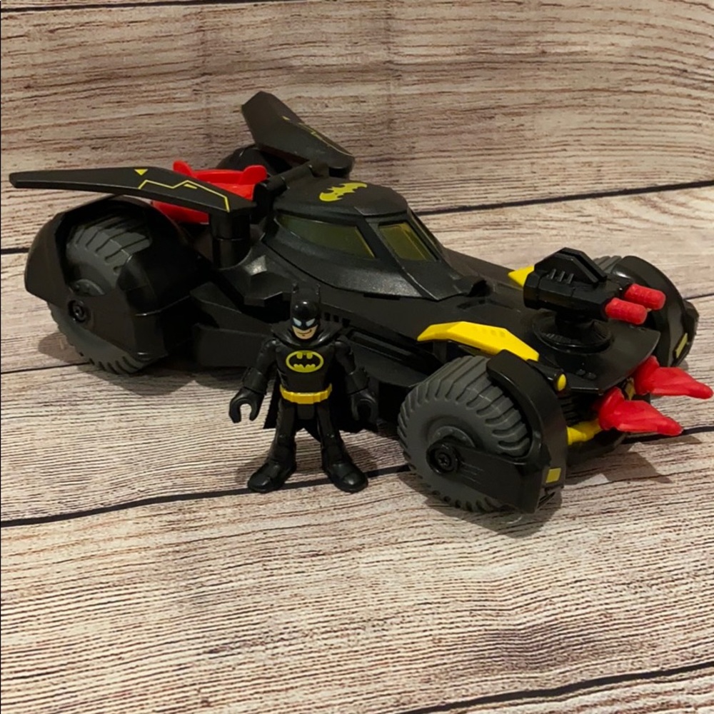 Imaginext DC Super Friends Batmobile & Batman - Picture 3 of 6
